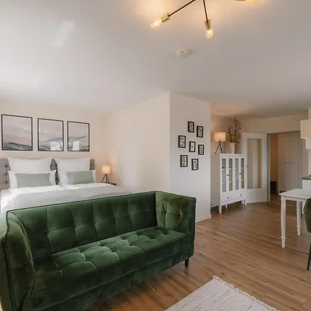 Exklusiv & Zentral: 1-zi. Mit Balkon Stellplatz