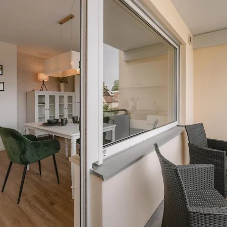 Exklusiv & Zentral: 1-zi. Mit Balkon Stellplatz Apartment