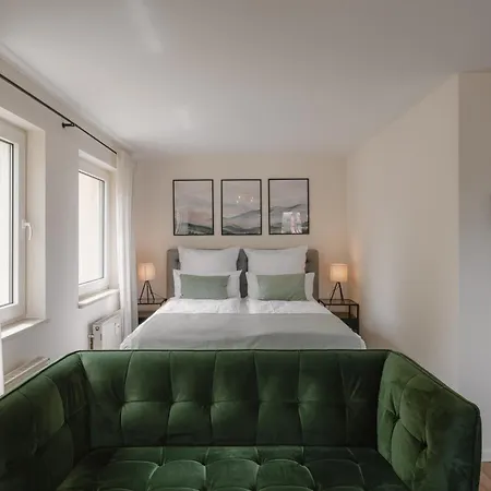 Exklusiv & Zentral: 1-zi. Mit Balkon Stellplatz Apartment *