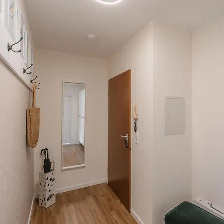 Exklusiv & Zentral: 1-zi. Mit Balkon Stellplatz *