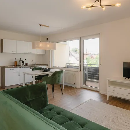 Exklusiv & Zentral: 1-zi. Mit Balkon Stellplatz Apartment *