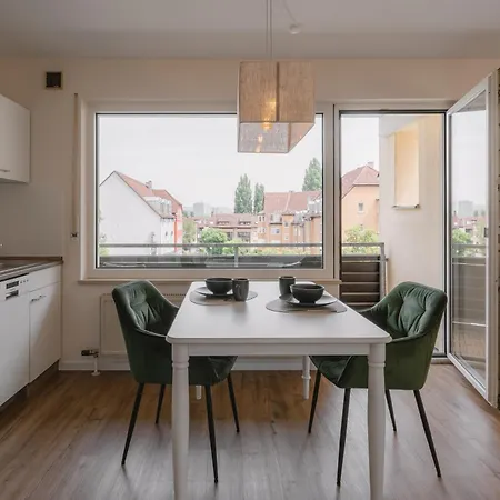 Exklusiv&zentral: 1-zi. Mit Balkon Stellplatz Apartment *