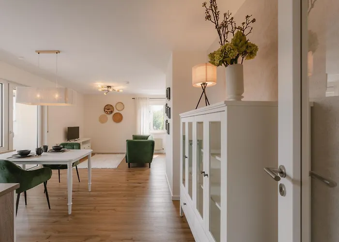 Exklusiv & Zentral: 1-zi. Mit Balkon Stellplatz Lejlighed