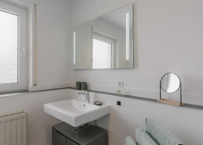 Exklusiv & Zentral: 1-zi. Mit Balkon Stellplatz *